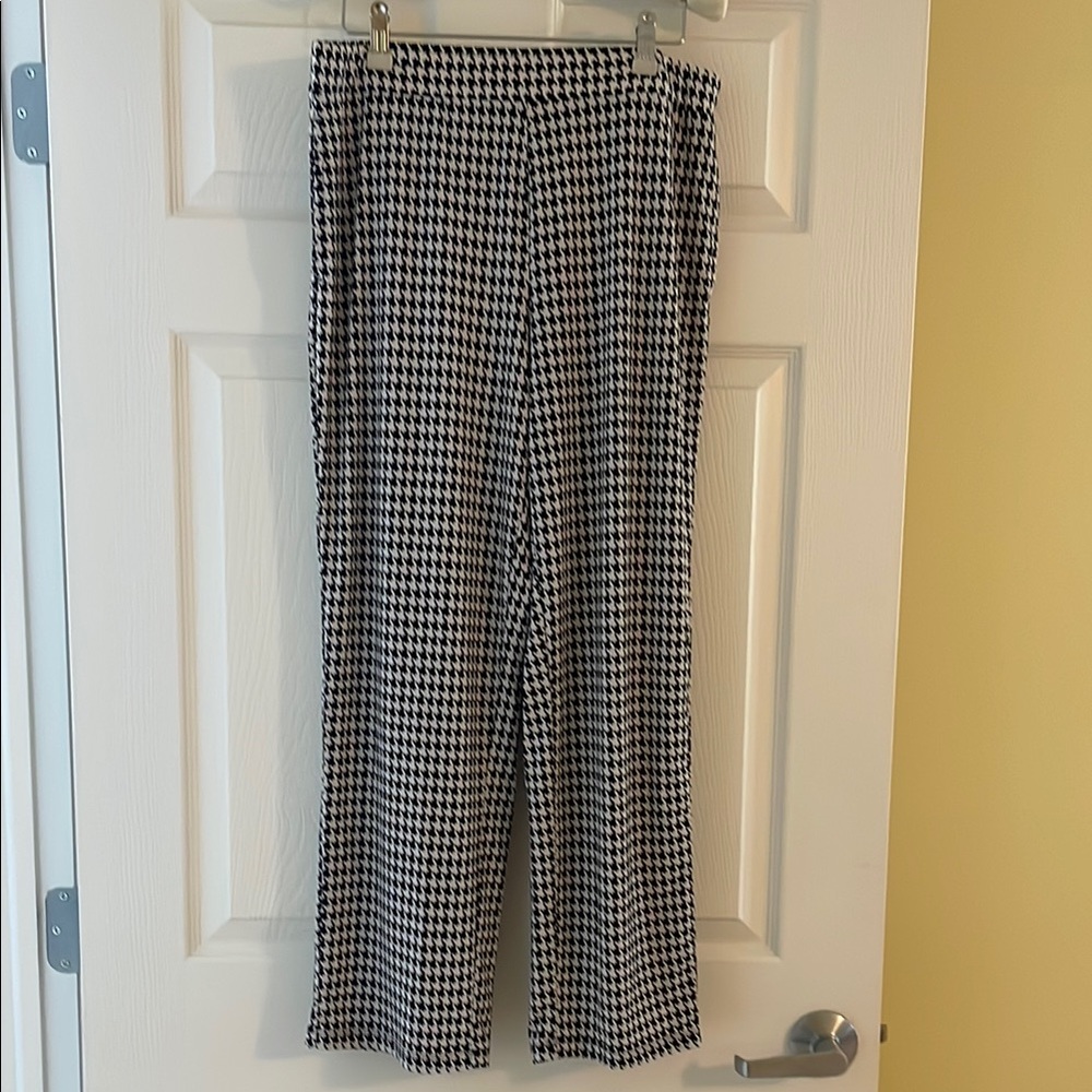 Susan Graver Black and White Houndstooth Straight Leg Pants